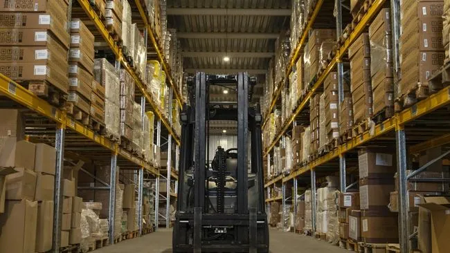 1. Memangkas Lead Time dengan Gudang Strategis di Surabaya