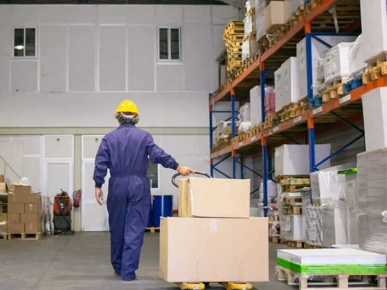 Perbandingan Efisiensi Gudang Transit di Pusat Kota vs Gudang Utama di Pinggiran untuk Supplier Proyek