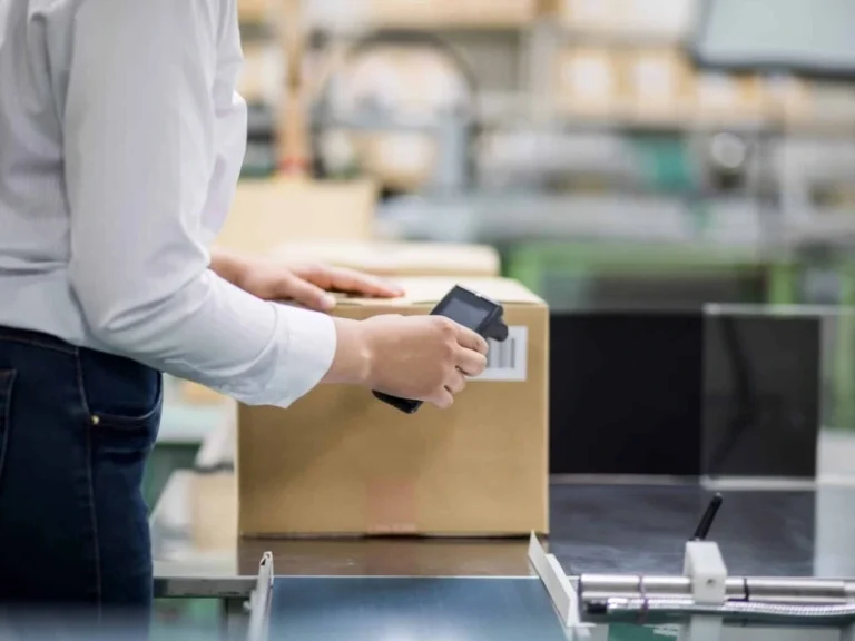 Implementasi RFID di Gudang Modern untuk Efisiensi Operasional